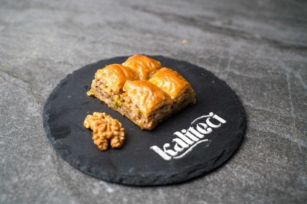 CEVİZLİ EV YAPIMI BAKLAVA